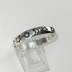Bague en argent gravée de soleil et de lune
