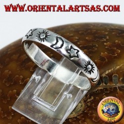 Anillo de plata grabado con sol y luna