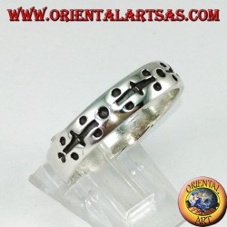 Bague en argent à la main gravée de points