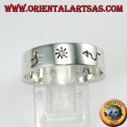 Anello a fedina in argento intagliata a mano 