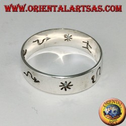 Bague en argent sculptée à la main