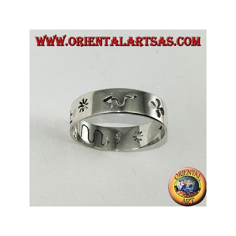 Hand carved silver band ring