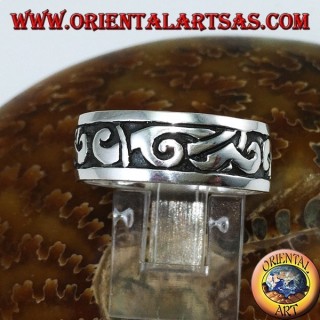 Bague en argent avec des incrustations maories