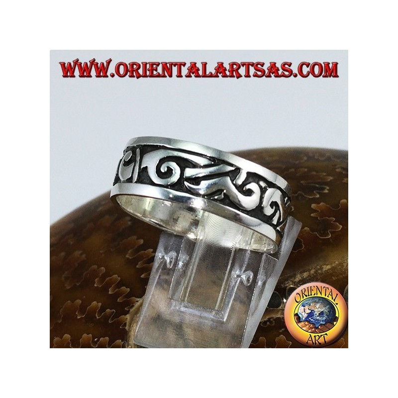 Anello a fascia in argento con intarsi maori