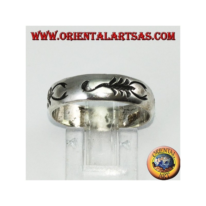 Silver band ring with inlaid scorpion