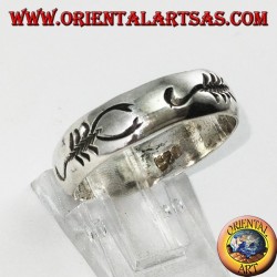 Silberner Bandring mit eingelegter Skorpion