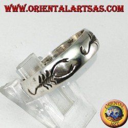 Silberner Bandring mit eingelegter Skorpion