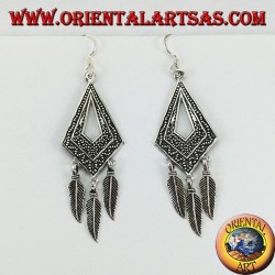 Silver earrings, in rhombus chiselled with three hanging feathers