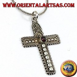 Silberner Anhänger, handgemachtes Kreuz mit Granat in der Mitte
