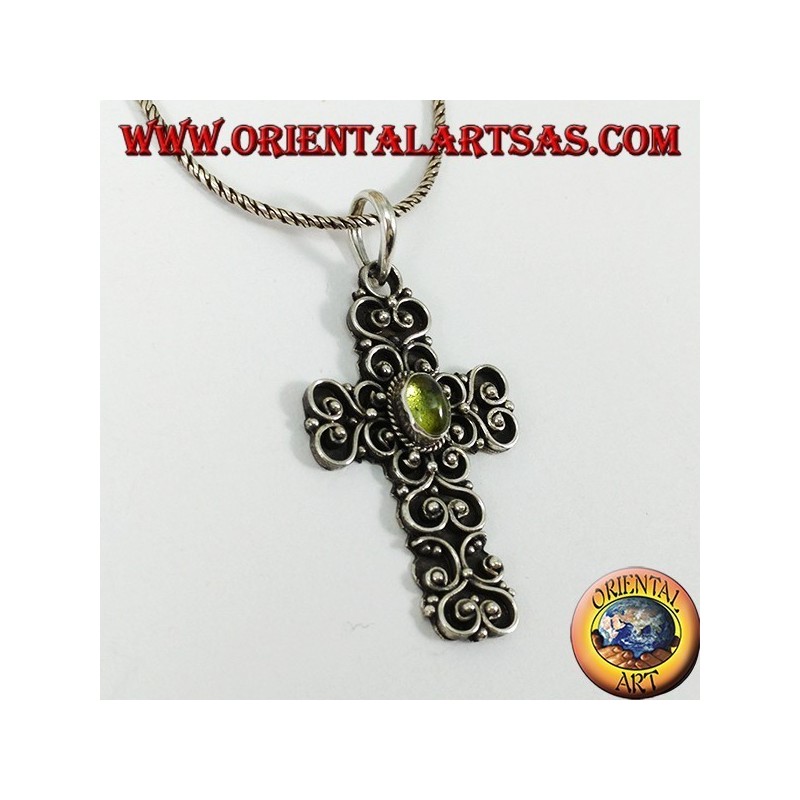 Pendentif en argent, croix baroque fait à la main avec péridot au centre