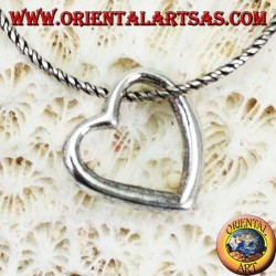 Colgante de plata con un perfil de corazón
