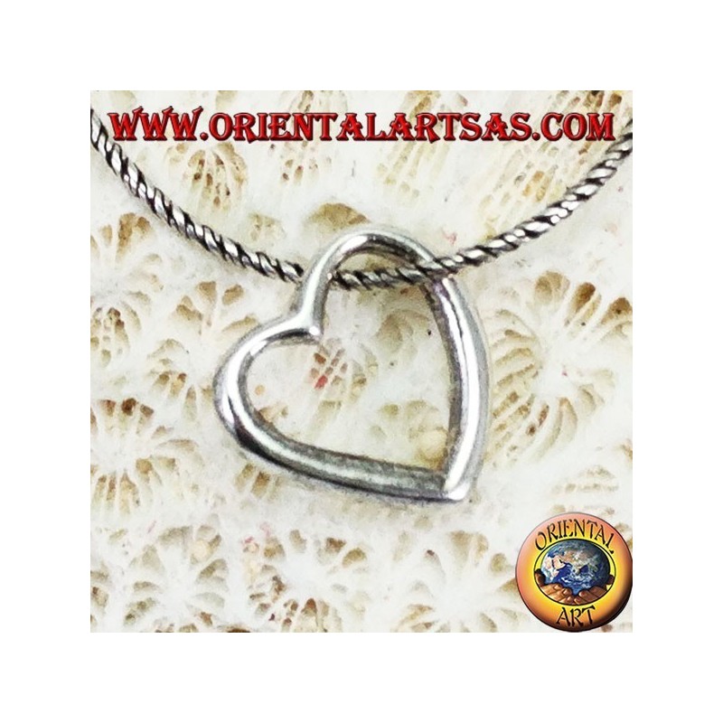 Colgante de plata con un perfil de corazón