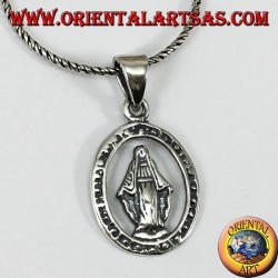 Pendentif en argent avec la Vierge de Lourdes