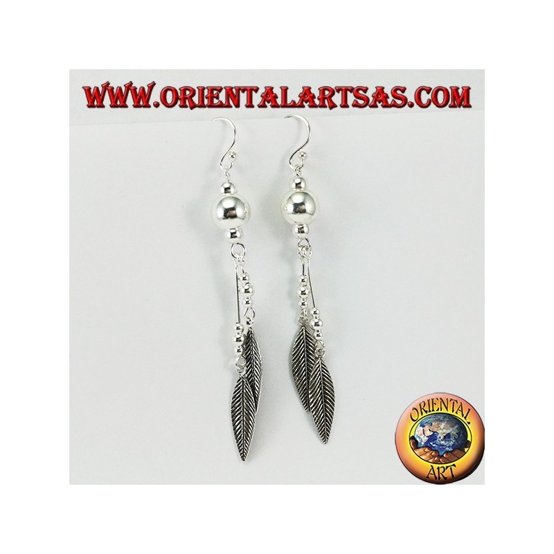 Boucles d'oreilles en argent avec de longues sphères avec deux plumes