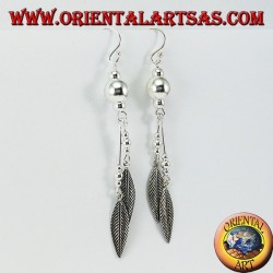 Boucles d'oreilles en argent avec de longues sphères avec deux plumes
