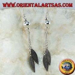 Boucles d'oreilles en argent avec de longues sphères avec deux plumes