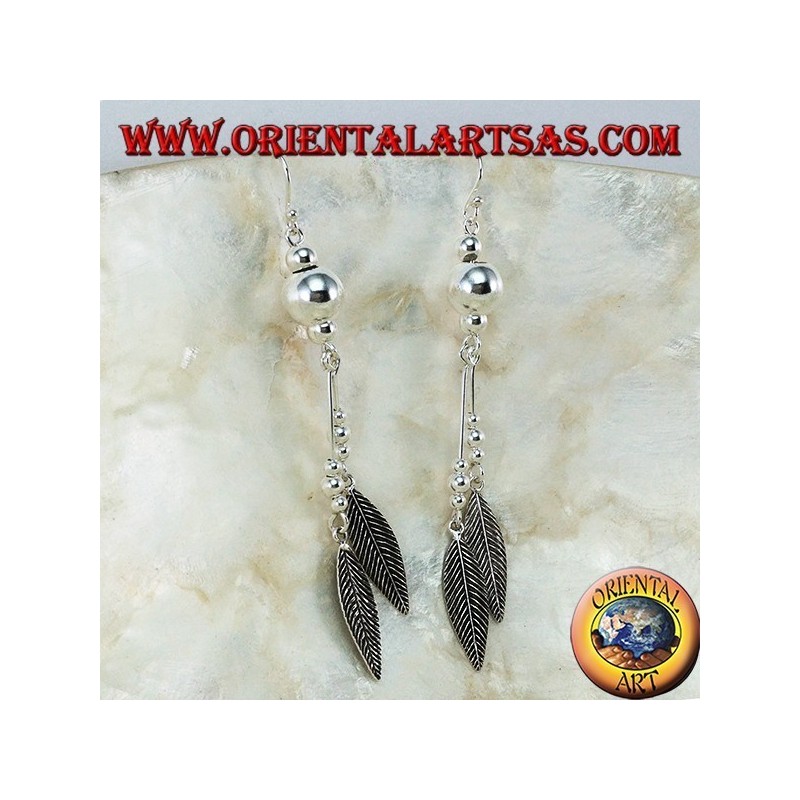 Boucles d'oreilles en argent avec de longues sphères avec deux plumes