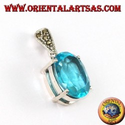 Colgante de plata con topacio azul ovalado