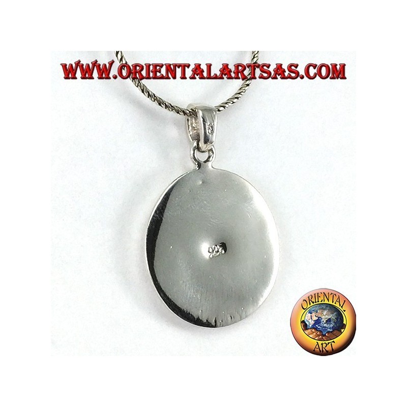 Silver pendant with round mother-of-pearl