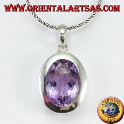 Pendentif en argent avec une belle vraie améthyste naturelle avec un cadre simple