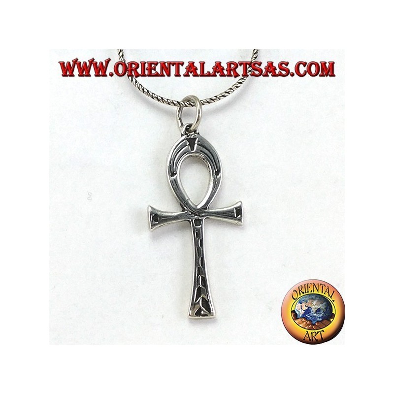 Colgante de plata con una cruz egipcia ankh (llave de la vida) con incrustaciones