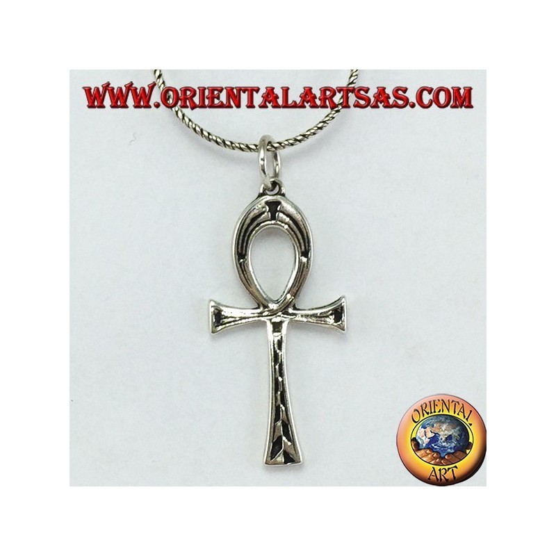 Colgante de plata con una cruz egipcia ankh (llave de la vida) con incrustaciones