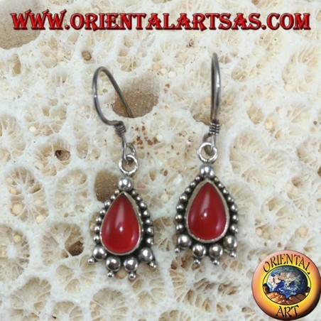 Orecchini in argento con corniola a goccia decorata di pallini d'argento