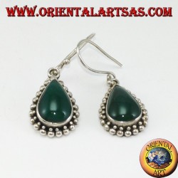 Pendientes de plata con ágata verde rodeada por dos filas de puntos