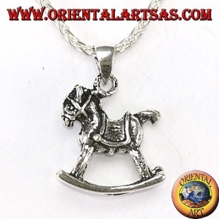 Pendentif en cheval à bascule argenté
