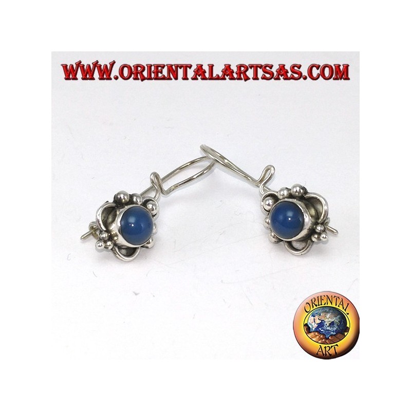 Pendientes de plata con adornos redondos de ágata azul y puntos