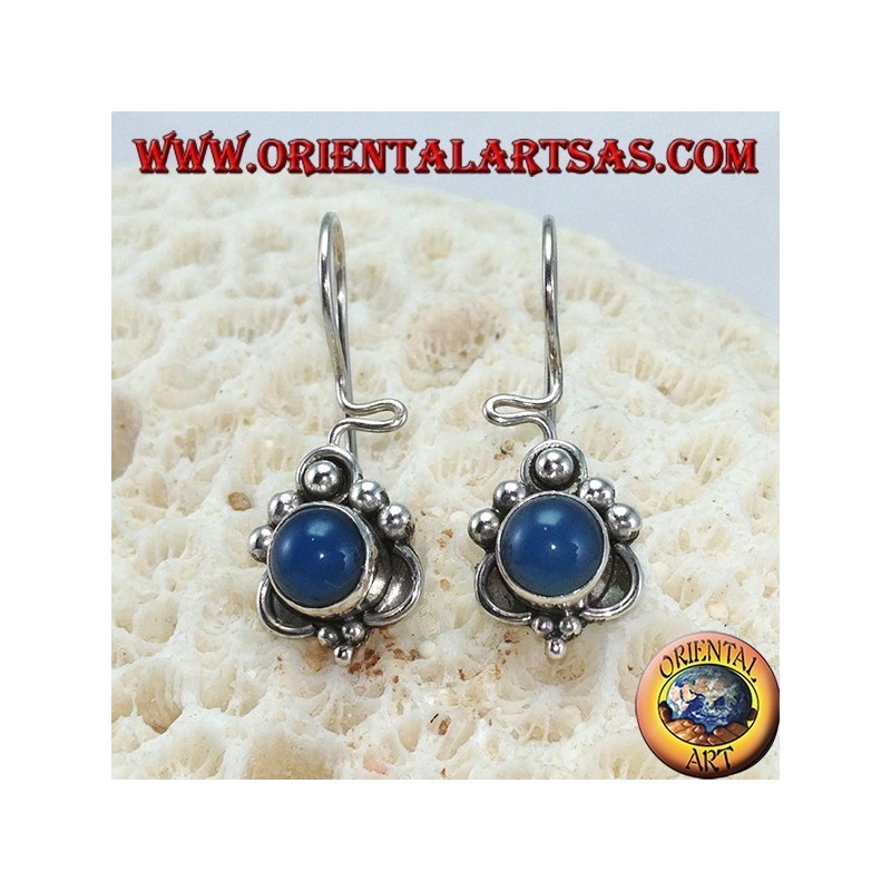 Pendientes de plata con adornos redondos de ágata azul y puntos