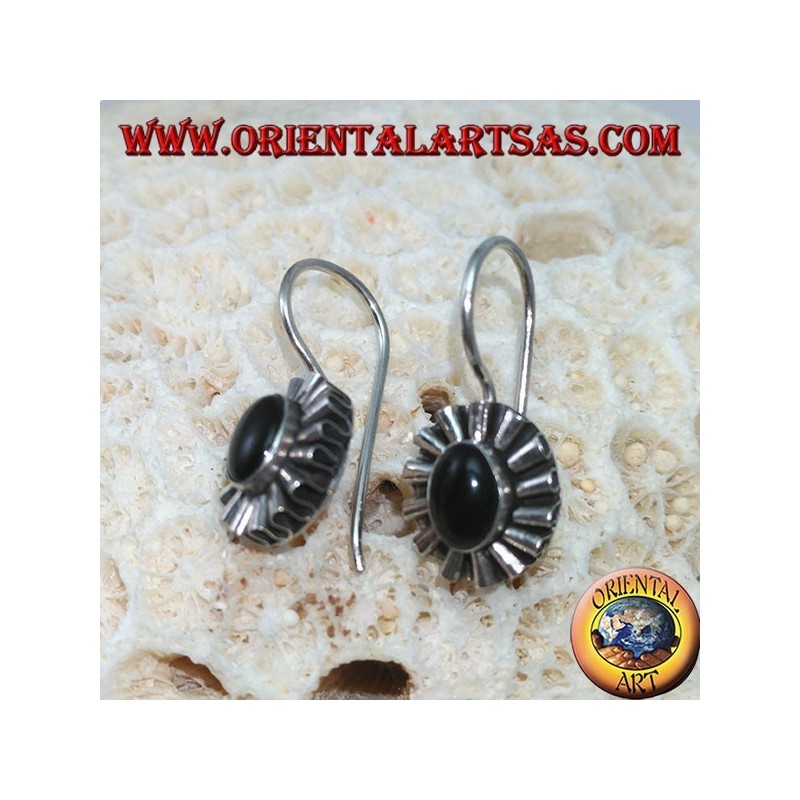 Orecchini in argento con onice ovale e contorno ad onda