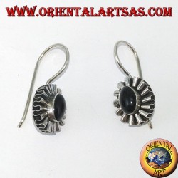 Boucles d'oreilles en argent avec onyx ovale et contour d'onde