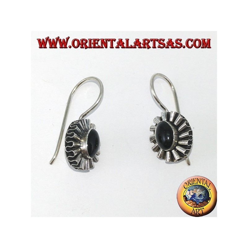 Orecchini in argento con onice ovale e contorno ad onda