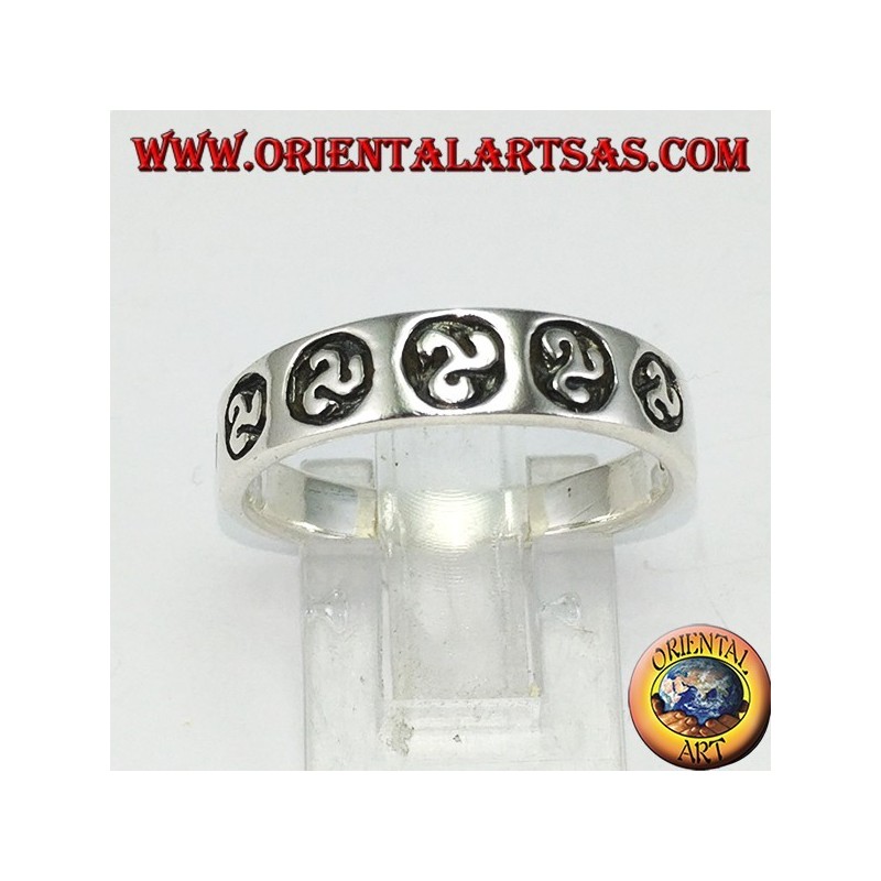 Bague en argent avec bas-relief triskele triskele