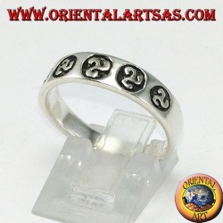 Bague en argent avec bas-relief triskele triskele
