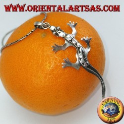 Colgante en plata gecko con tachuelas en la parte posterior