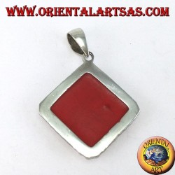 Colgante de plata con madropo rojo cuadrado rodeado de tachuelas