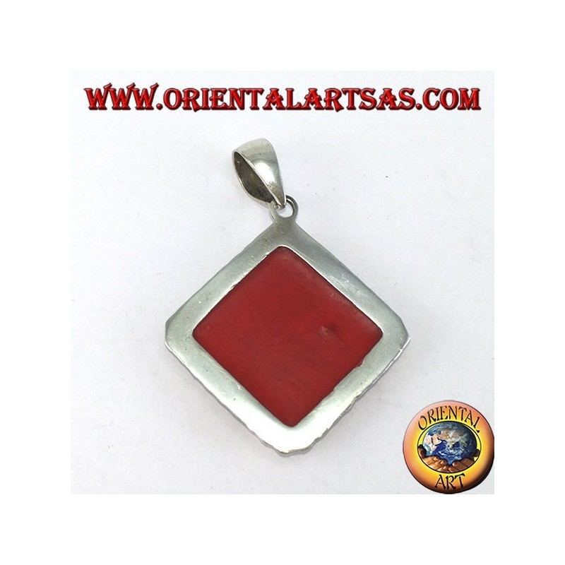 Colgante de plata con madropo rojo cuadrado rodeado de tachuelas