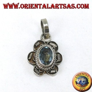 Pendentif en fleur d'argent avec topaze bleue ovale