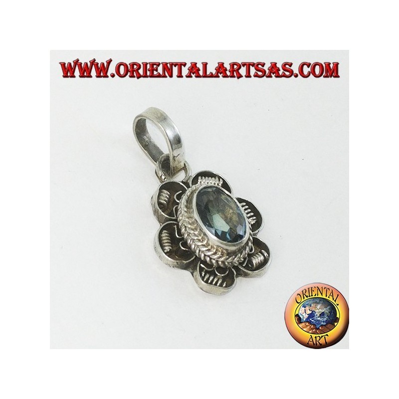 Pendentif en fleur d'argent avec topaze bleue ovale
