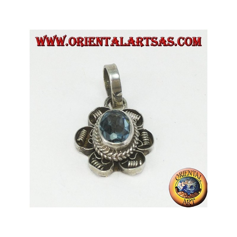 Ciondolo in argento fiore con Topazio azzurro ovale
