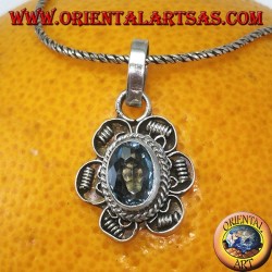 Anhänger in Silber Blume mit ovalen blauen Topas
