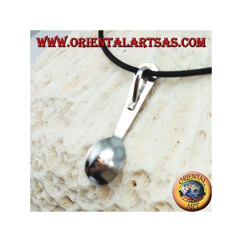 Pendant in silver teaspoon with an engraved flower