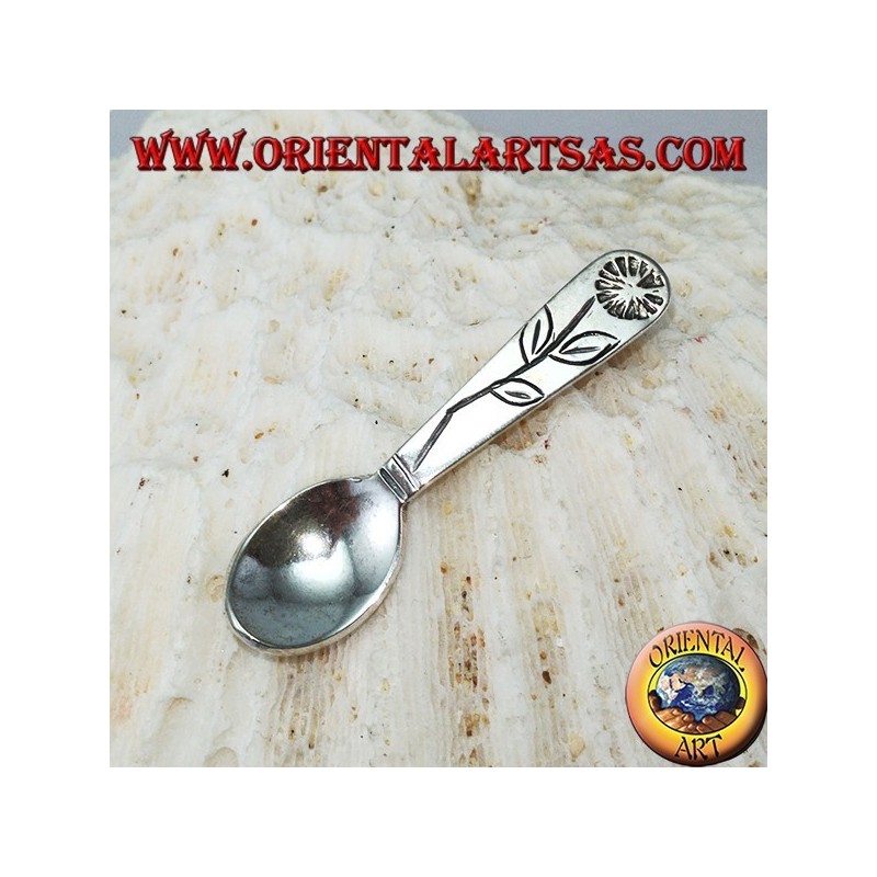 Pendentif en cuillère à café en argent avec une fleur gravée
