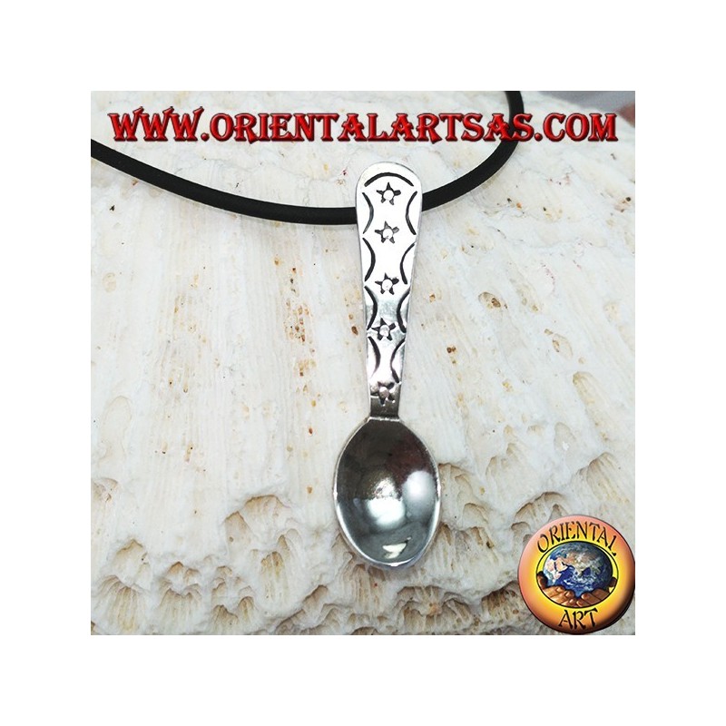 Silberner Anhänger, kleiner Teelöffel mit gravierten Sternen