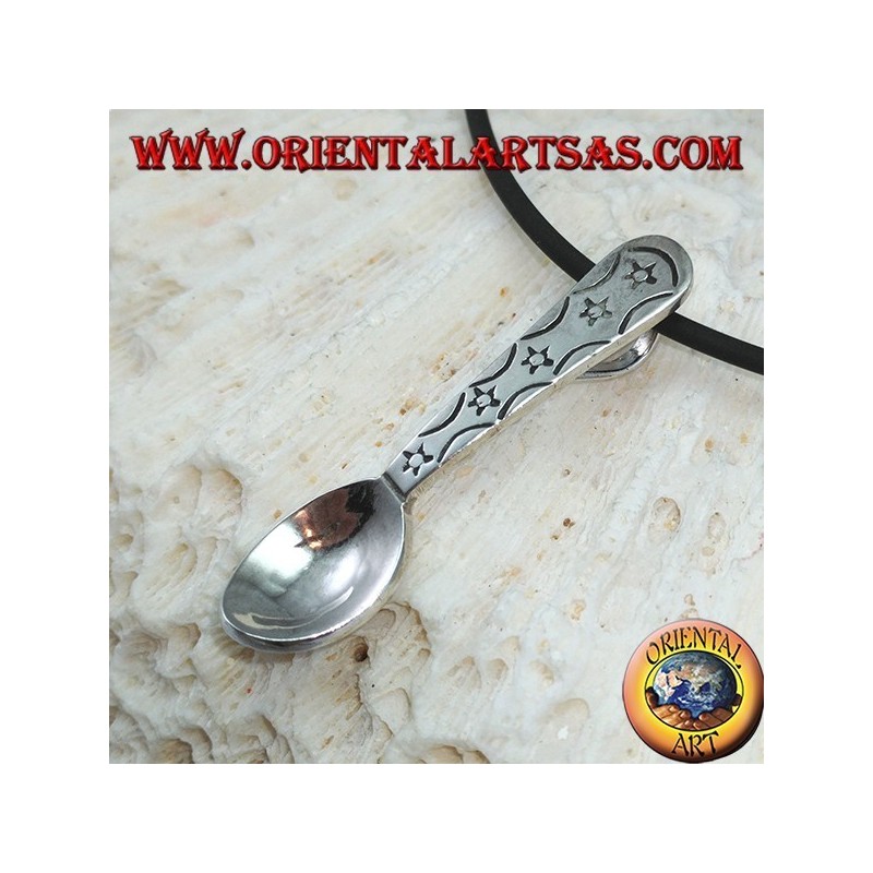 Pendentif en argent, petite cuillère à thé avec des étoiles gravées