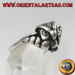 Pequeño anillo de plata con búho
