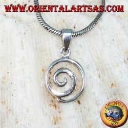 Silberner Anhänger in einer kleinen Spiralform
