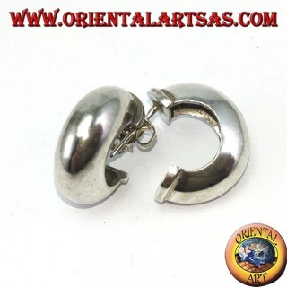 Large boucles d'oreilles en argent avec un fermoir papillon